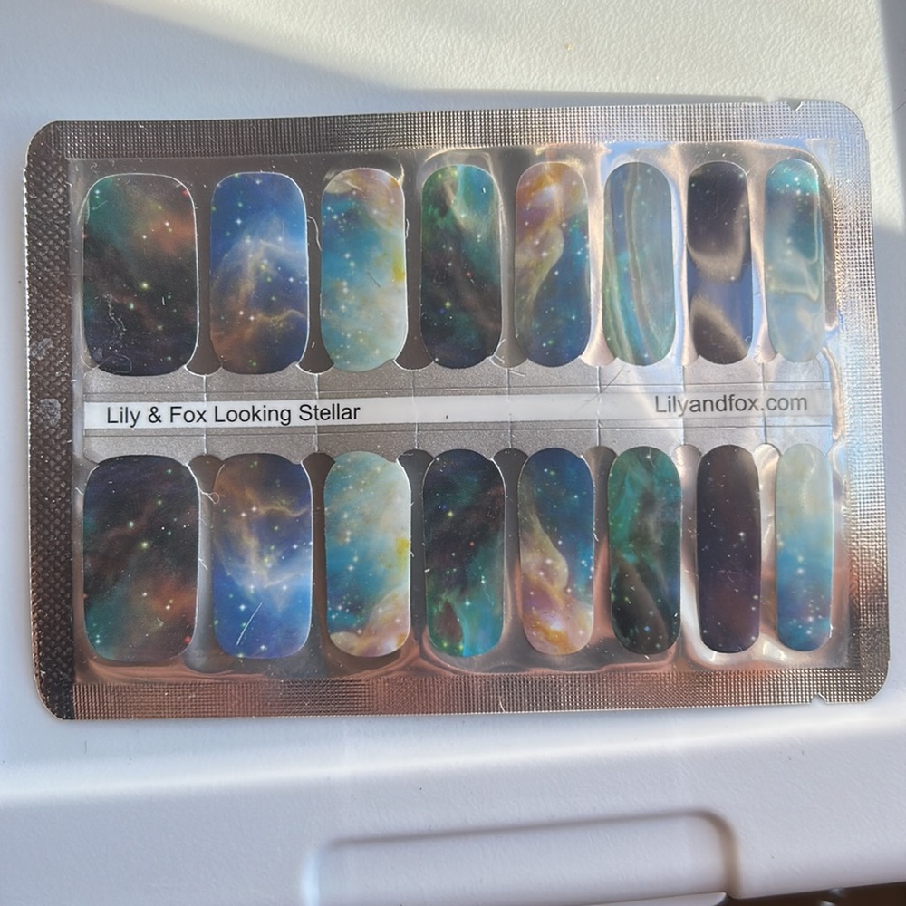 Set of 4 Nail covers by Lily and Fox - Picture 2 of 5